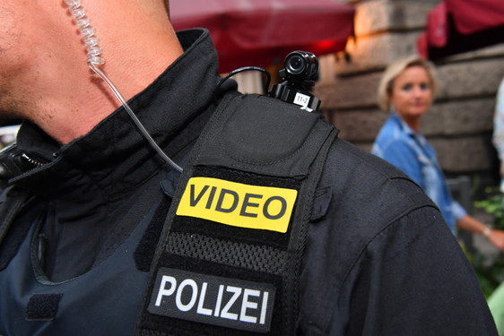 Einsatz von Body-Cams bei der Stadtpolizei in Wiesbaden wird wahrscheinlicher. Bürgermeister und Ordnungsdezernent Dr. Oliver Franz fordert eine Gesetzesänderung.