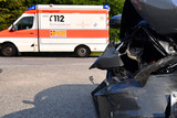 Am Dienstagmittag ereignete sich in Wiesbaden ein Auffahrunfall mit drei Autos. Dabei wurden zwei Personen verletzt.