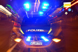 Die Polizei Wiesbaden sucht nach zwei Männern, die am Samstag zum Spaß ein Pärchen angegriffen haben sollen.