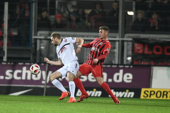SV Wehen Wiesbaden absolviert letztes Liga-Spiel gegen Uerdingen