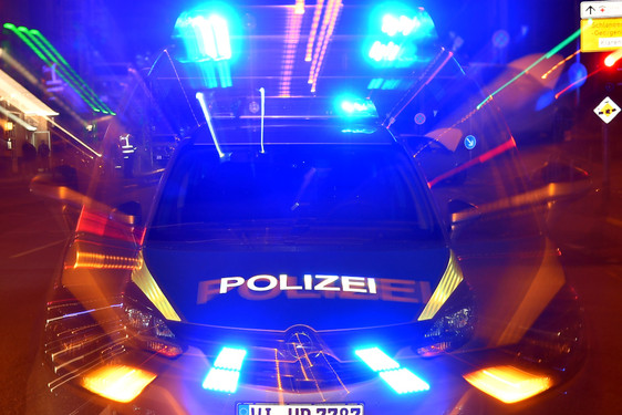 Die Polizei sucht dringend Zeug:innen für ein Straßenrennen in der Wiesbadener Innenstadt.
