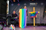 In Wiesbaden fand in der Jugendkirche Kana ein queerer Gottedienst mit Diskussionen und abschließender Dragquuen-Show statt.