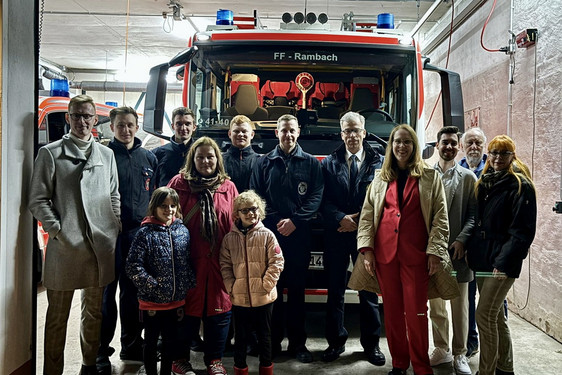 Rambacher Feuerwehr setzt sich für neues Gerätehaus ein – SPD-Politiker aus Bund, Land und Kommune vor Ort