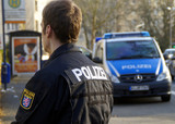 Nach Raub kommt es zur Schläger in Wiesbaden. Polizei nimmt drei Personen fest.