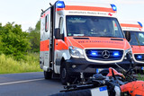 Verkehrsunfall: Motorradfahrer prallte am Samstag Mainz-Amöneburg in das Heck eines Rettungswagens. Der 50-Jährige Fahrer wurde dabei schwer verletzt.