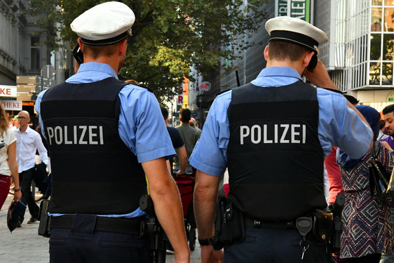 "Gemeinsam sicheres Wiesbaden"-Kontrollen in der Wiesbadener Innenstadt am vergangenen Wochenende. Beamten finden Drogen und vermeintliches Diebesgut.