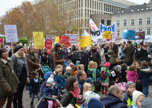 Demo: „Jetzt schlägt’s dreizehn“ in Wiesbaden