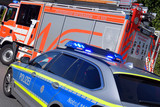 Verursacht durch ein kleines Feuer kam es am Montagaabend in der Dunantstraße in Wiesbaden-Biebrich zu einer Sachbeschädigung an einem Holzzaun.