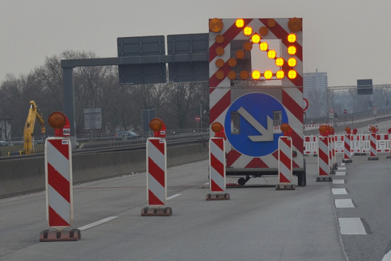 Sperrungen an A66 und Salzbachtalbrücke wegen Brückenprüfung.