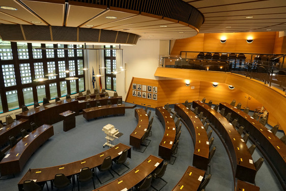 Die Stadtverordnetenversammlung im Wiesbadener Rathaus entscheidet im Dezember über den Haushalt 2022/ 2023