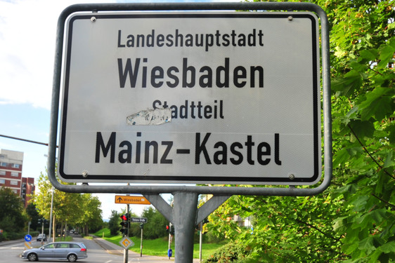 Der Ankauf von Teilflächen der Liegenschaft Kastel Housing im Wiesbadener Stadtteil Mainz-Kastel ist auf der Zielgeraden. Insgesamt rund 208 Wohnungen sowie Gewerbeeinheiten sind geplant.