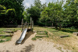 Die in Wiesbaden-Dotzheim gelegene Siedlung Schelmengraben zeichnet sich mit ihren zahlreichen Spielplätzen durch eine besondere Attraktivität für Familien aus.