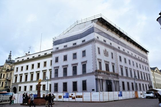 Der Sanierungsbedarf am Dach des Stadtschlosses ist größer als zunächst angenommen.