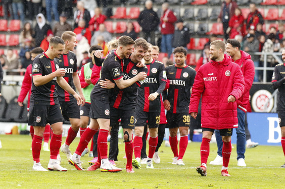 SV Wehen Wiesbaden verabschiedet sieben Spieler nach der Saison