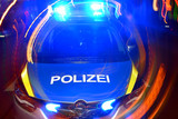 Ein 34-Jähriger wurde in der Nacht zum Dienstag von einem unbekannten Täter in Wiesbaden geschlagen und getreten. Der Angreifer flüchtete nach der Tat.