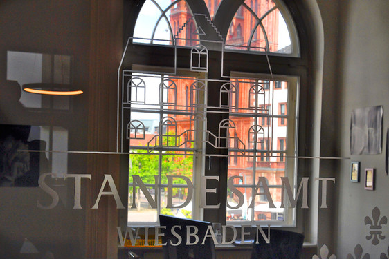 Das Standesamt Wiesbaden konnte mit der Online-Anmeldung zur Eheschließung auf internationaler Ebene punkten.
