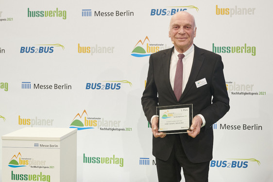 Prof. Dr.-Ing. Hermann Zemlin bei der Preisverleihung des internationalen Nachhaltigkeitspreises 2021.