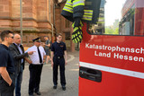 Erster bundesweite Bevölkerungsschutz-Tag informierte am Samstag über Notfall. Auf dem Schlossplatz in Wiesbaden gab es eine große Fahrzeug- und Materialausstellung. Zudem ein informatives Programm.