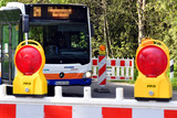 Vollsperrung des Hessenrings in Wiesbaden-Nordenstadt wegen Fahrbahneinbruch. Busse werden umgeleitet.