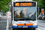 Mit dem ESWE-Bus zum Wiesbadener Frühlingsfest auf den Elsässer Platz.