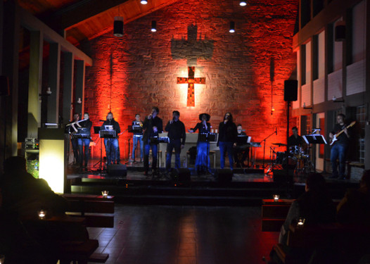 Zurück zu den Wurzeln – ihr Jubiläumskonzert gab die Band leBandig in der Kirche Christ König Nordenstadt, da wo vor 20 Jahren alles begann.