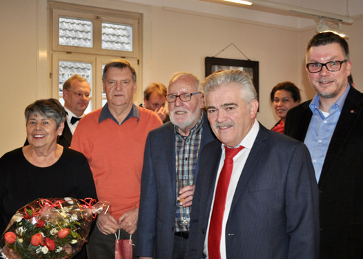 v.l. Hildegard Rockland-Bierke, Karl-Heinz „Charly“ Schwalbach, Horst Friedrich, Ortsvorsteher Klaus Riehl und Stefan Breuer