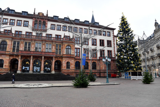 Glitzer, Glanz und Weihnachtszaube in der Wiesbadener Innenstadt 2020.