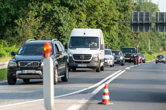 Die Salzbachtalbrücke geht, die Verkehrsprobleme bleiben