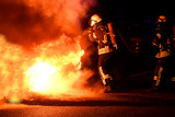 Zwei Mülltonnen wurden am Donnerstagabend in Wiesbaden-Biebrich in Brand gesetzt. Die Feuerwehr lösche die Flammen.
