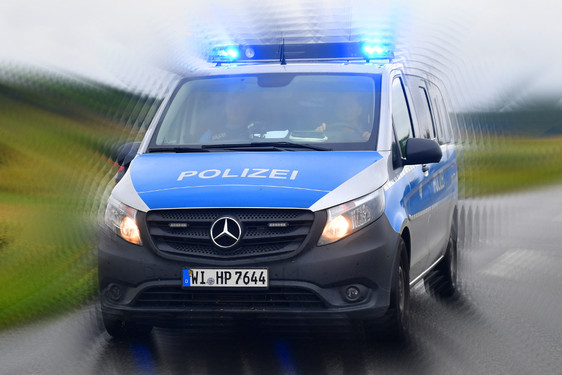 Rabiater Hundehalter greift Jugendlichen in Wiesbaden an. Die Polizei sucht Zeugen.