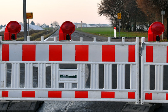 Landstraße 3028 zwischen Auringen und Medenbach wird saniert. Die Strecke ist für die Bauarbeiten gesperrt.