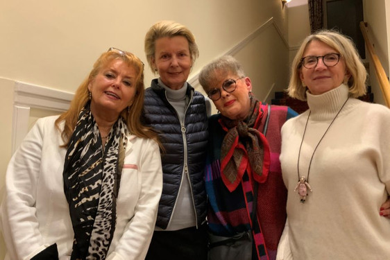 Von links: Dr. Gertrud Greif-Higer, Felicitas Reusch, Christiane Stockhausen, Dr. Brigitte Streich laden ein zur Präsentation „Bemerkenswerte Frauen in Wiesbaden“