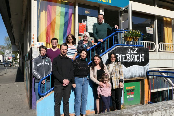 Im Jugendzentrum Bunsenstrasse in Wiesbaden-Biebrich sind in dieser Woche vier Kolleg:innen des "Youth Council“ in Shkotra zu Gast.