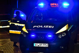 Ein ziemlich betrunkener Kleintransporter-Fahrer krachte in der Nacht zum Mittwoch in Wiesbaden gegen einen Ampelmast.