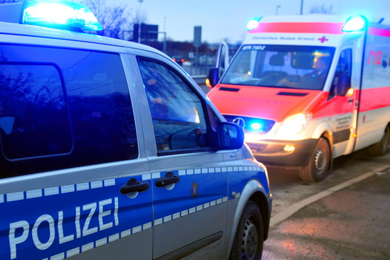 Am frühen Dienstagabend kam es in Wiesbaden zu einer körperlichen Auseinandersetzung, die für eine 24-Jährige im Krankenhaus endete.