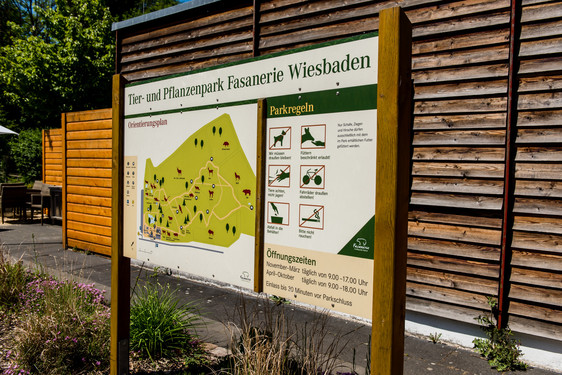 Engagierte Schüler:innen lernen diese Woche im Tier- und Pflanzenpark, Fasanerie in Klarenthal. Dort wurde am Dienstag ein neuer “Insektenlehrpfad“ eingeweiht.
