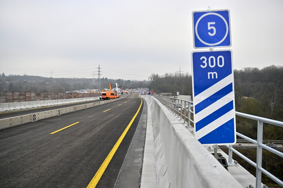 Der Bund investiert in den nächsten Jahren 190 Millionen Euro in das hessische Autobahnnetzt. In Wiesbaden betrifft die Maßnahme die Schiersteiner sowie die Salzbachtalbrücke.