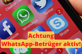 WhatsApp-Betrüger erbeuten in Wiesbaden Bargeld von einer Frau.
