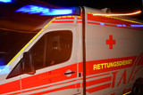Die Polizei fahndet nach unbekannten Tätern, die in der Nacht zu Sonnig einen Mann auf dem Parkplatz eines Vergnügungscenters in Wiesbaden-Schierstein bewusstlos liegen ließen.