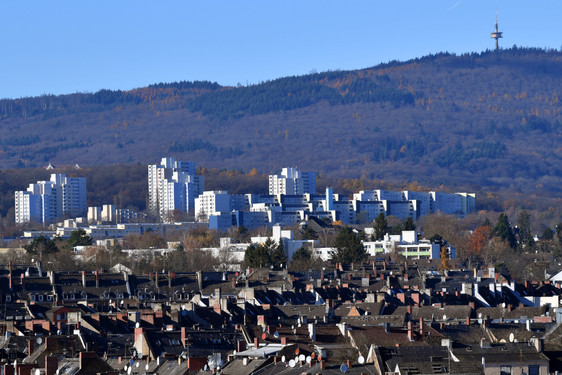Wiesbaden wächst weiter. Um den Anforderungen der Stadtentwicklung gerecht zu werden, ist eine gesamtstädtische Klimastudie in Arbeit.