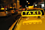 In den vergangenen Nächten kam es im Stadtgebiet von Wiesbaden zu mindesten zehn Einbrüchen in Taxis. Die Täter hatten es in allen Fällen auf Bargeld abgesehen.