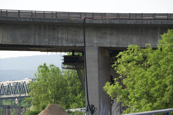 A66: Salzbachtalbrücke bei Wiesbaden gesperrt. Brücke ist abgesackt.