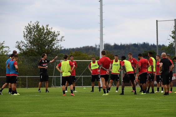 SV Wehen Wiesbaden absolviert am Mittwoch die erste Trainingseinheit auf dem Halberg vor Fans