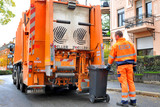 Müllabfuhrverschiebung wegen dem Feiertag "Christi Himmelfahrt" in Wiesbaden. ELW im Einsatz.