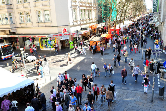 Die Wiesbadener Innenstadt soll in Zukunft attraktiver werden und mit mehr Abwechslung und Angeboten locken.