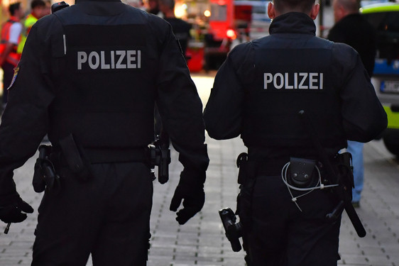 Die Polizei Wiesbaden führte am Donnerstagabend wieder Kontrollen innerhalb der Waffenverbotszone durch.
