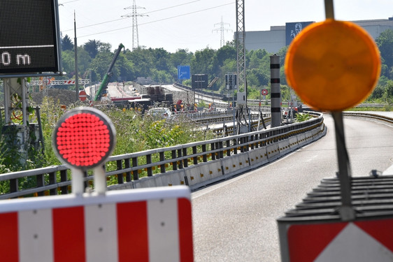 A66: Salzbachtalbrücke bei Wiesbaden gesperrt. Brücke ist abgesackt.