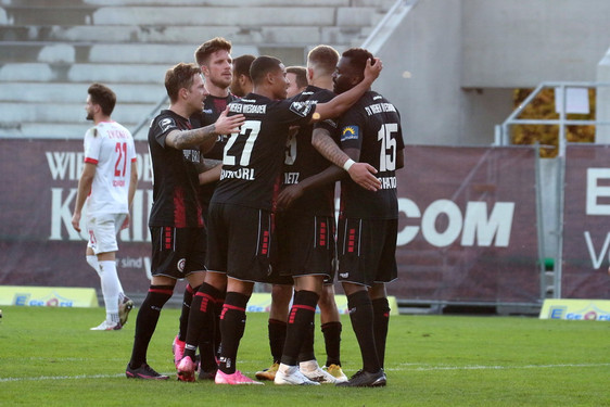 SV Wehen Wiesbaden spielte am Samstag gegen FSV Zwickau und holt den ersten Heimsieg