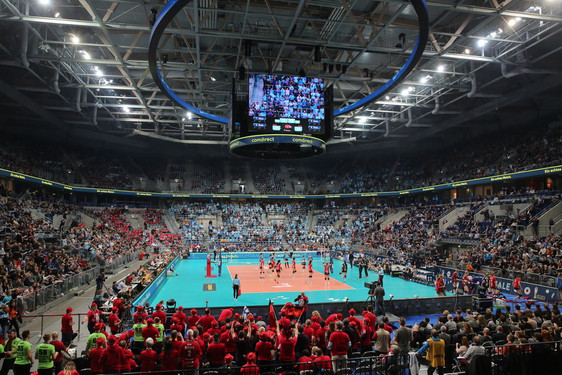 VC Wiesbaden spielt vor großem Publikum in der SAP Arena in Mannheim
