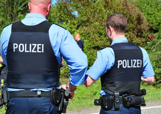 Falsche Polizisten bestehlen Touristen im Wiesbadener Stadtpark